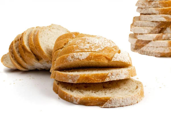 Domácí Nakrájené Bochníky Chleba Izolované Crusty Obilné Pečivo Kousky Bílém — Stock fotografie