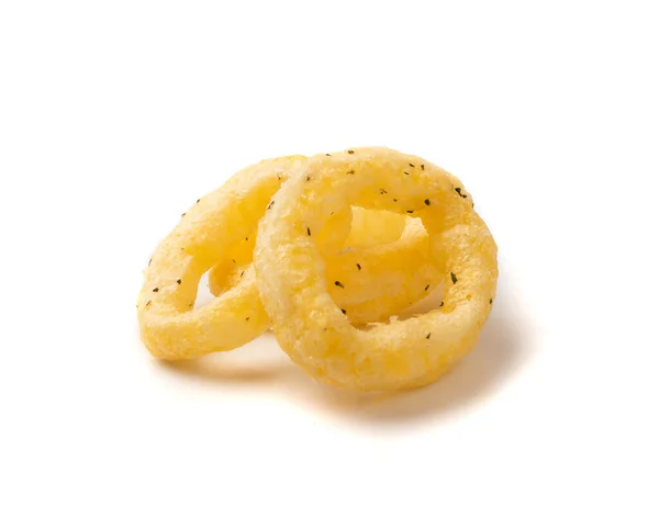 Kukoricagyűrűk Elkülönítve Sajtpuffancsok Fűszerekkel Kerek Ropogós Puffasztott Snack Sós Kukoricagyűrűk — Stock Fotó