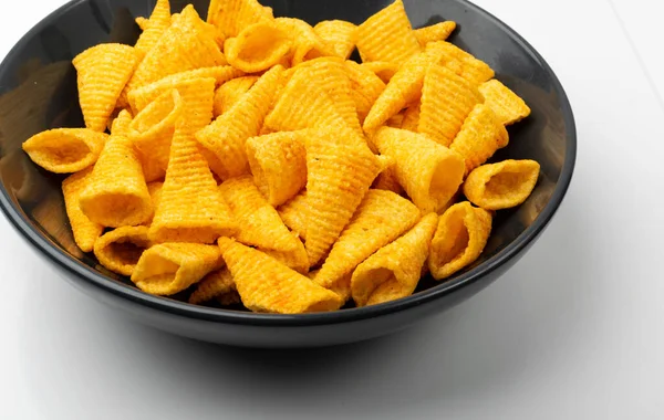 Pasta Cone Milho Isolada Bugles Chips Puffs Com Especiarias Lanches — Fotografia de Stock
