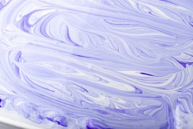 Sıvı mermer boya dokusu. Moda tasarımı, mor, menekşe rengi difüzyonu için pastel girdaplı akrilik desenler