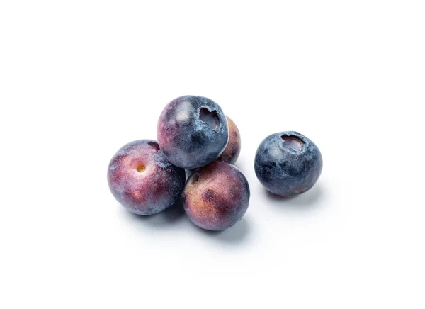 Stock image Unripe blueberries pile isolated. Blueberry, forest blue berry, scattered bluberry, greenish bilberry, fresh blueberries, huckleberry on white background