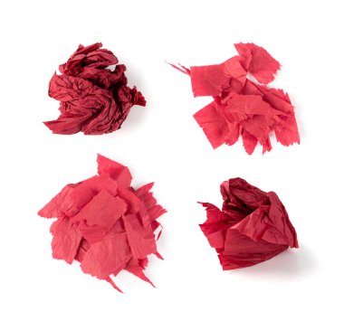 Buruşmuş kağıt top beyaz arka planda izole edilmiş. Kırmızı köpüklü rulo sigara kağıdı. Buruşmuş Kırmızılı Kağıt Sayfa Topu