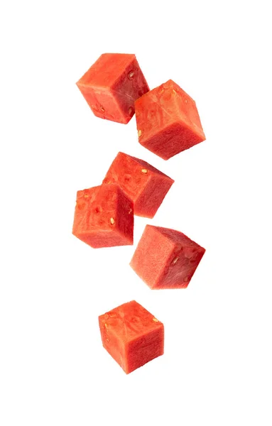 Арбузные Кубики Изолированы Падающий Арбуз Нарезанный Citrullus Lanatus Красный Вассермон — стоковое фото