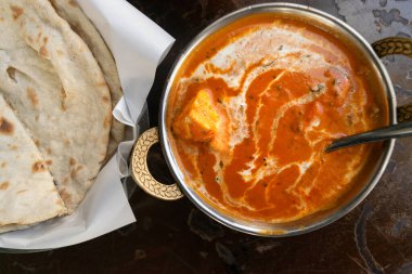 Tereyağlı paneer masala. Süzme peynirli köri, acılı tavuk korması, detaylı Hint yemekleri.