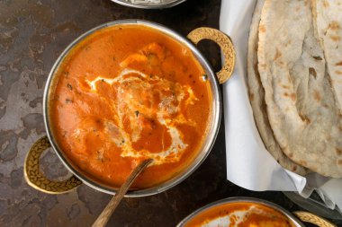 Tereyağlı paneer masala. Süzme peynirli köri, acılı tavuk korması, detaylı Hint yemekleri.