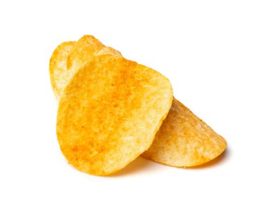 Patates cipsi izole. Çıtır çıtır patates çerezi, beyaz arka planda fast food atıştırmalıkları.