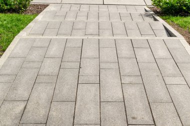 Modern asfaltlı yol dokusu, yeni kaldırım deseni, patika duvar kağıdı, mermer tuğla yol, granit fayanslar üst görünümü olan yürüme yolu