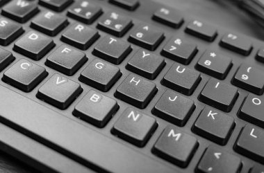Siyah klavye tuşları yakın plan. Klavye tuşlarının makro görüntüsü, bilgisayar anahtarı, tuş vuruşu fotoğrafı