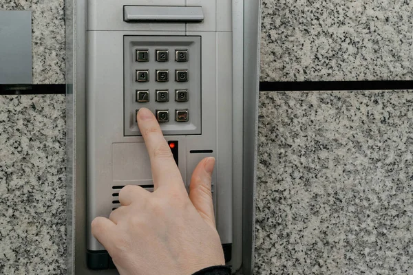 Ev sistemini güvene alın. Kapı telefonu, kapı telefonu, giriş telefonu, video telefon kullanıyoruz.