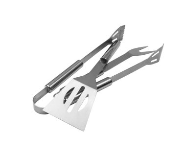 Izgara aletleri izole edildi. BBQ metal ekipmanları, çelik barbekü çatalı, tong, beyaz arka planda spatula.
