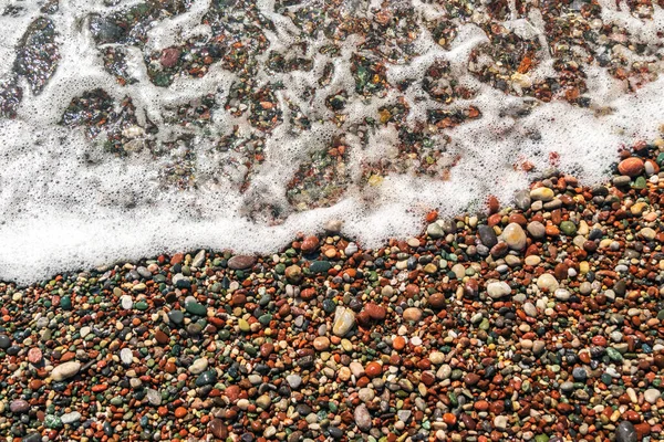 Sea Waves Colored Pebble Beach Texture Background Transparent Ocean Water — Foto de Stock