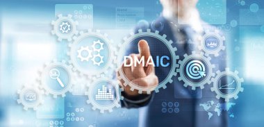 DMAIC Ölçüm Analizini Geliştirme Endüstriyel İş Süreçlerini optimize etme Sanal ekran üzerine altı sigma yassı üretim teknolojisi kavramı.