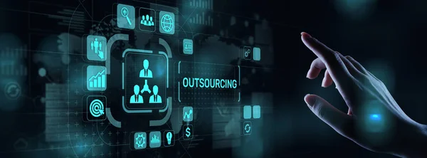 Outsourcing Concepto global de recursos humanos en pantalla virtual — Foto de Stock