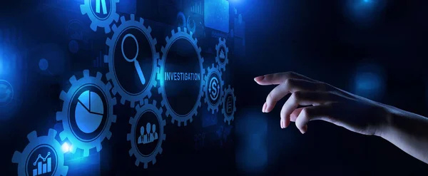 Investigation Business Finance botão mantido na tela virtual — Fotografia de Stock