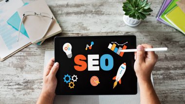 SEO Arama Motoru optimizasyonu. İş ve dijital pazarlama kavramı.