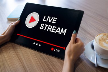 İnternet üzerinden canlı yayın yap ya da video ve ses yayını al. Dijital pazarlama ve reklam kavramı.
