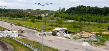 Ukrayna 'da savaş. Kontrol noktası. Savunma yapıları.