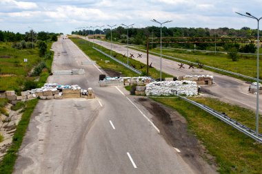 Ukrayna 'da savaş. Kontrol noktası. Savunma yapıları.