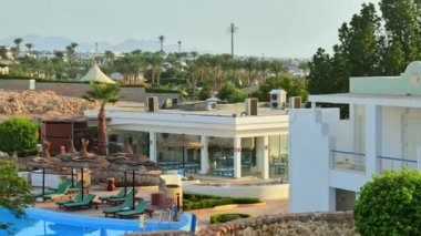 Şeyh Sharm. Mısır Eylül 2021 'de Mısır' daki bir otel odasından Kızıl Deniz manzarası. Rönesans Sharm El Sheikh Golden View Beach Resort