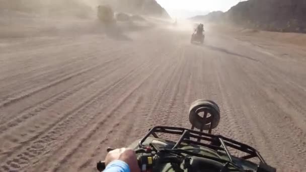 ATV jízda v Egyptě první osoba pohled — Stock video