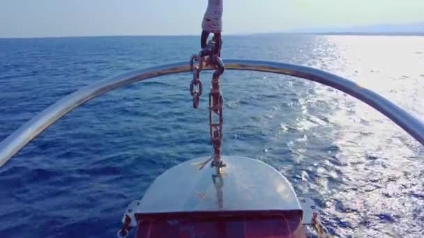 Boog van het schip. luxe jacht op zee in Egypte — Stockvideo