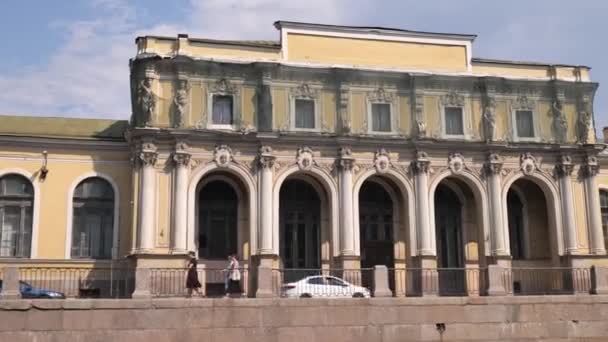Ρωσία. Αγία Πετρούπολη Ιούλιος 2021. Αρχιτεκτονική. Άποψη του ιστορικού κτιρίου στο κέντρο της πόλης — Αρχείο Βίντεο
