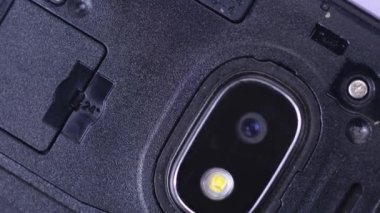 Telefona yakın çekim. akıllı telefon yakın çekimde döndürür