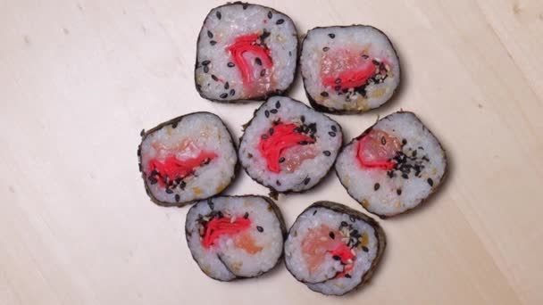 Sushi rolls dyeing close-up slow mo — Stok Video