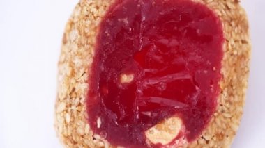 Türk Lokumu. Doğulu tatlılar yavaş çekimde döner.