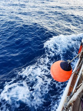 Yattan Kızıl Deniz manzarası.