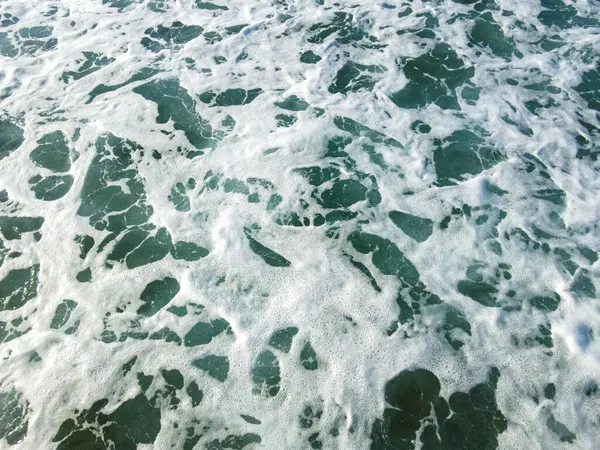 Mořský Příboj Červeném Moři Písečné Pláži Zblízka Vlny — Stock fotografie