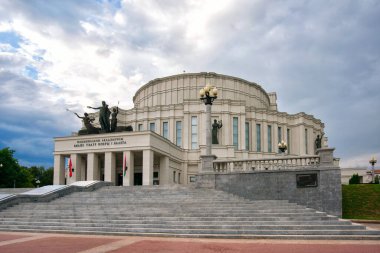Minsk, Belarus-Mayıs 2018. Minsk 'teki Belarus Cumhuriyeti Ulusal Akademik Bolşoy Operası ve Bale Tiyatrosu.