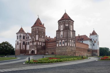Avrupa. Belarus. Mir. Mir kalesinde bir yaz sabahı.