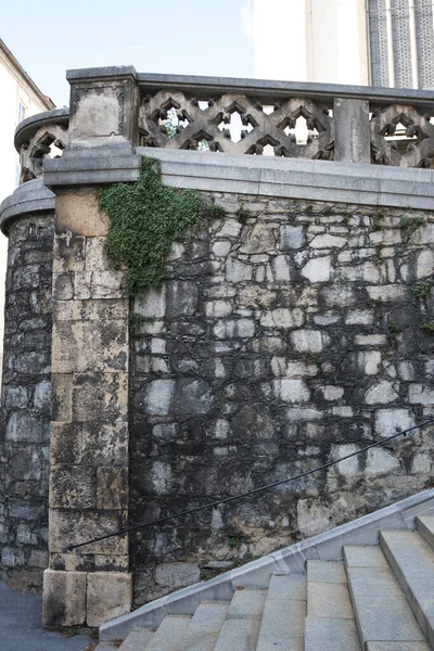 Stary Kamienny Mur Nieregularnych Kamieni Starej Europie — Zdjęcie stockowe