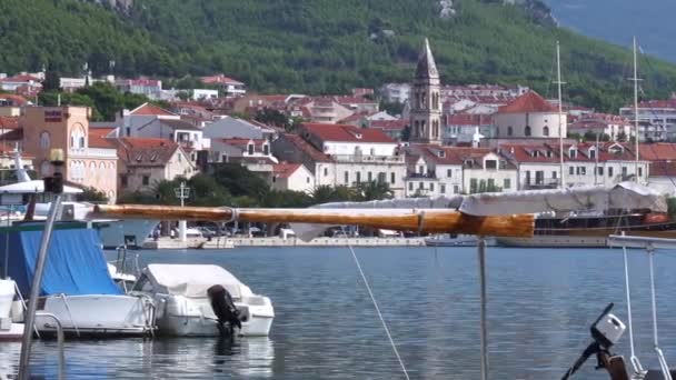 Makar Riviera Eylül 2018, Hırvatistan. Makarska eski tarihi merkezi görünümü — Stok video