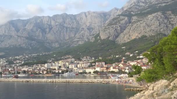 Makar Riviera, Hırvatistan. Makarska eski tarihi merkezi görünümü — Stok video