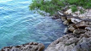 Deniz mavi yüzeyinde ripples