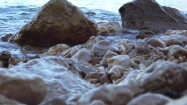 Deniz mavi yüzeyinde ripples