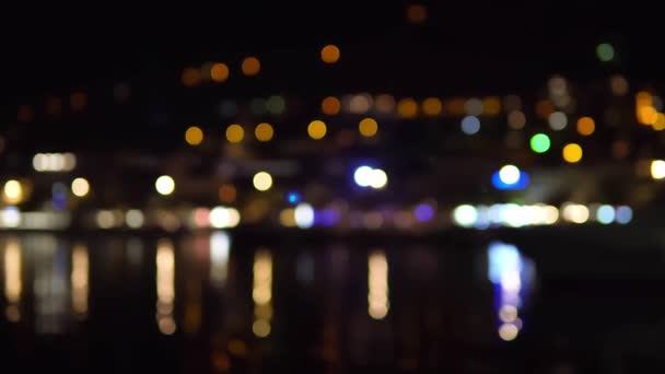 Gece Deniz Kasabasının Soyut Işıkları Bulanık — Stok video