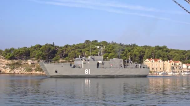 Вранці Військовий Корабель Виходить Порту — стокове відео