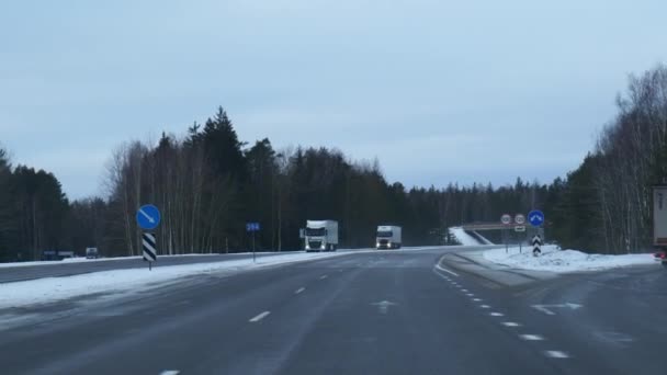 Bělorusko Minsk 2022 Pohled Auta Pohybujícího Podél Venkovské Silnice Hrbolaté — Stock video