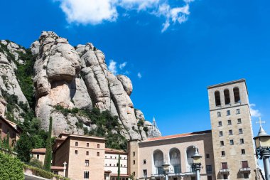 Montserrat, İspanya'nın dağda Santa Maria de Montserrat Manastırı.