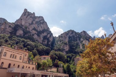 İspanya-Eylül 2017: Montserrat Dağı 'ndaki Santa Maria de Montserrat Manastırı yakınlarında bir asansör.