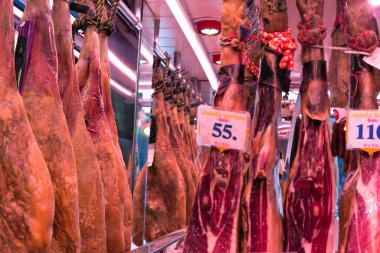  Merkez Barselona 'daki Jamon Pazarı.