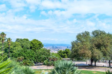 Güneşli bir günde Montjuic 'ten Barselona manzarası, İspanya.