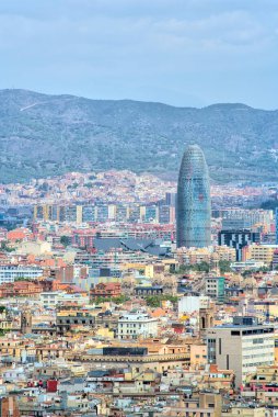 Katalonya, İspanya Eylül 2017: Barselona 'da Torre Agbar gökdeleni.