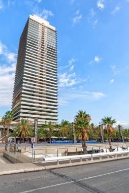 Barselona, İspanya-Eylül 2017: Barcelona 'nın gökdelen kapıları.