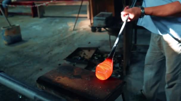 イタリアのムラーノガラスの花瓶の生産 — ストック動画