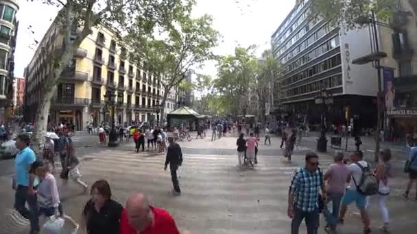Barcelona Spanje September 2017 Las Ramblas Wandelen Door Beroemde Boulevard — Stockvideo