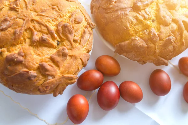 Christlicher Osterkuchen Und Rote Eier — Stockfoto